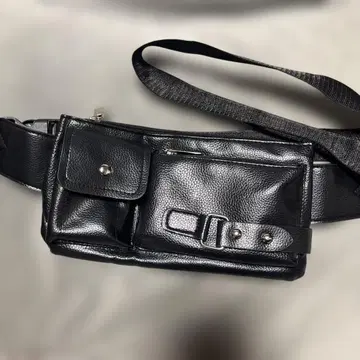 블랙 바디백 합성 피혁