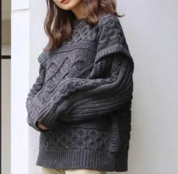 새상품 Ungrid 파워숄더 케이블 니트 다크 그레이 긴팔 스웨터 F