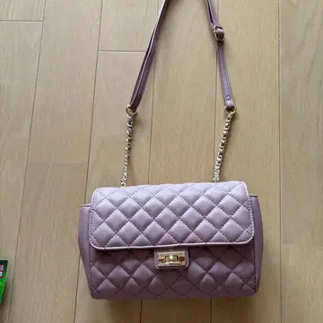 퀼트 체인 숄더 핑크