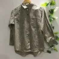 긴팔 셔츠 그린 x 오렌지 계열 체크 무늬 가슴 포켓 부착 버튼 다운