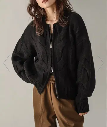 Lajour 블랙 케이블 니트 집업 가디건