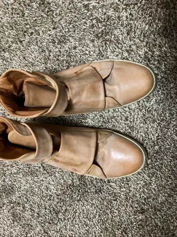 CON-APP 베이지 가죽 부츠