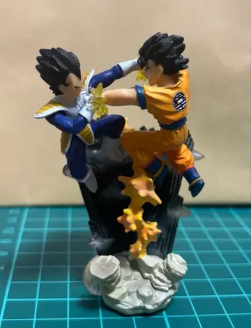 드래곤볼 손오공과 베지터 피규어