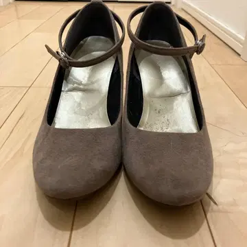 멜란지 그레이스 에이드풍 스트랩 펌프스