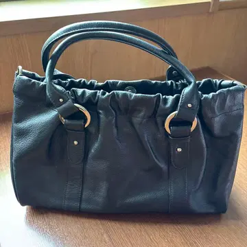 블랙 개더 핸드백