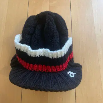 알치비오 리브 니트 모자 블랙 화이트 레드