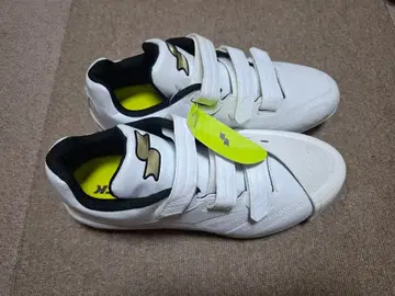 SSK 스파이크 화이트 벨크로 금장 장식