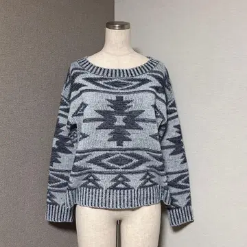 제이다 오르테가 니트 상의