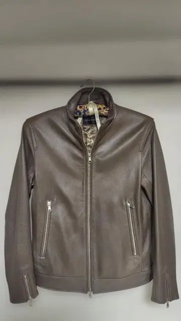 새상품급 M 사이즈 테트옴 TETE HOMME 가죽 자켓