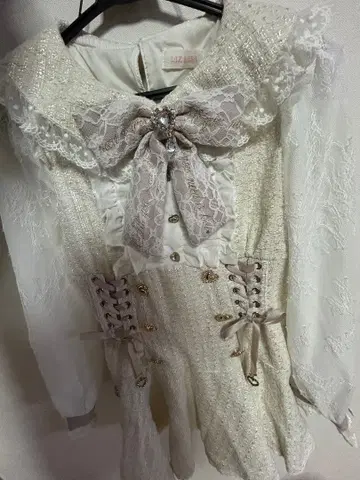 LIZLISA 리본 트위드 셋업 화이트 컬러 긴팔