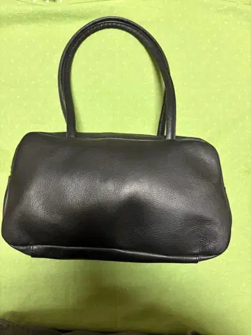 yucchino 가죽 보스턴 백