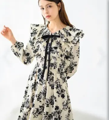 미슈마슈 완판템 프린트 프릴 옷깃 드레스