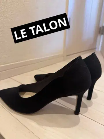[새상품급] LE TALON 오블리크 절개 펌프스 블랙(23.5cm)