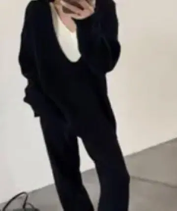 [조우네코] V넥 릴랙스 셋업 블랙 이너 없음