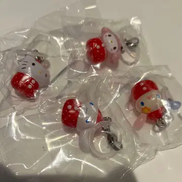 산리오 딸기 메지루시 액세서리