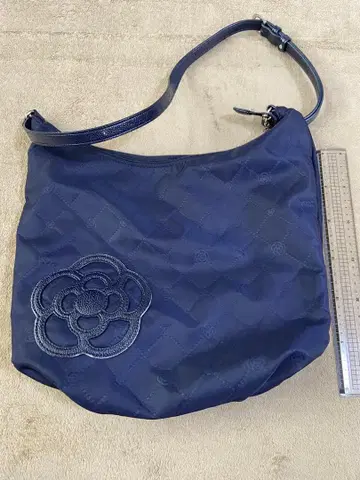 네이비 꽃 자수 숄더백
