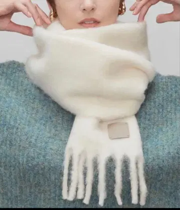 온라인 한정품 완판 컬러 FURLA 택 포함 샤기 볼륨 머플러