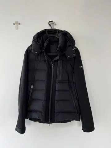 TATRAS 블랙 다운 자켓 후드 부착