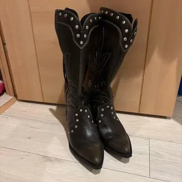 ZARA 다크 브라운 스터드 웨스턴 부츠