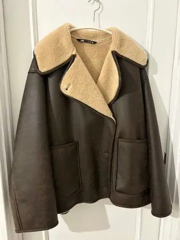 ZARA 무스탕 코트