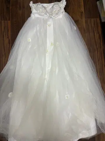 화이트 웨딩 드레스 꽃 자수