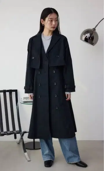 블랙 더블 브레스트 트렌치코트