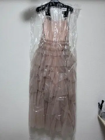 스나이델 튤 티어드 볼륨 드레스