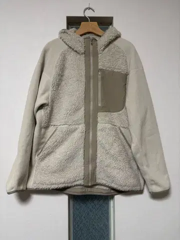 유니클로 화이트 마운티니어링 플리스 후드티 L