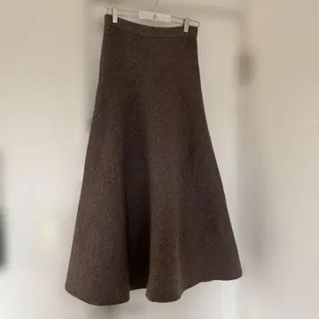2025 AW 윔 가젯 브라운 니트 플레어 스커트