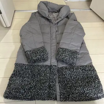 후드 부착 그레이 다운 자켓