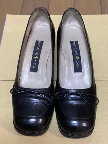 PATRICK COX 블랙 펌프스 리본 포함