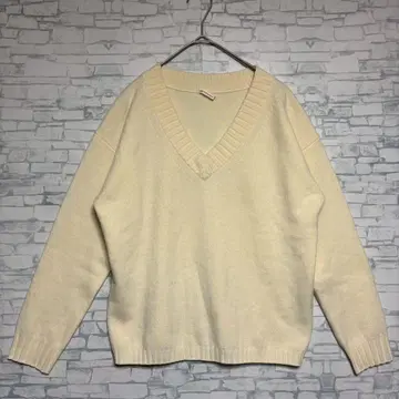 [DRESSTERIOR] 월드 크림색 V넥 스웨터 니트