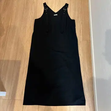 블랙 V넥 스트랩 원피스 새상품 하자품
