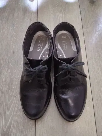 NAOT 블랙 로퍼 35