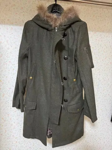 새상품급! shuca M 사이즈 퍼 달린 더플 코트 올리브 그린