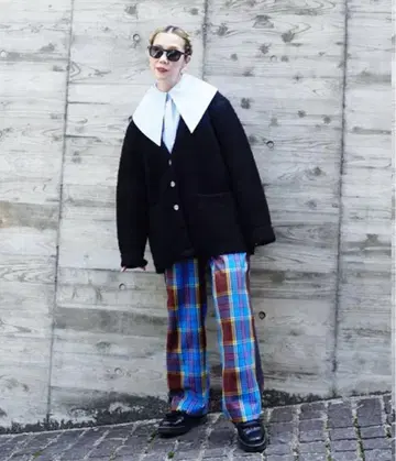 이번 시즌 가을/겨울 제품 토마스 맥파이 빅 칼라 셔츠 화이트