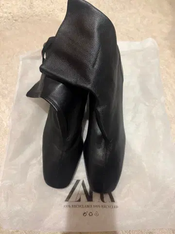 ZARA 블랙 가죽 부츠