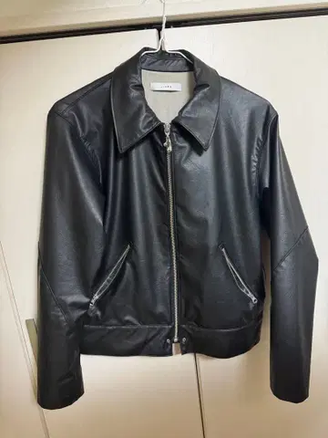 지다 블랙 가죽 숏 자켓