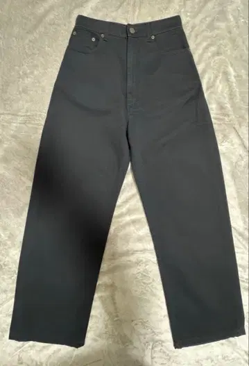 피비 파일로 스트레이트 블랙 데님