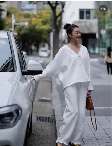 Pois 포와 릴랙스 시리즈 화이트 긴팔 상의