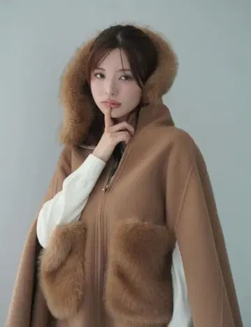 택 포함 새상품 완판템 eimy istoire 퍼 포켓 망토 코트