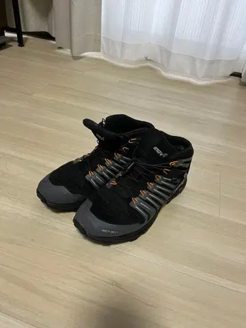 하이컷 트레킹 슈즈 블랙