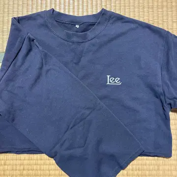 Lee 네이비 크롭 맨투맨