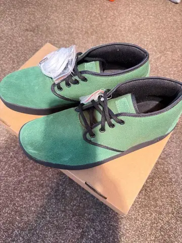 그린 스웨이드 미들컷 스니커즈