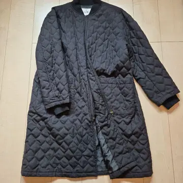 블랙 퀼팅 롱 코트