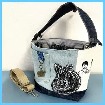 데님과 토끼와 큼직한 토트백 숄더 포함