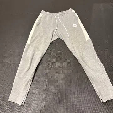 그레이 조거 팬츠 크로노스