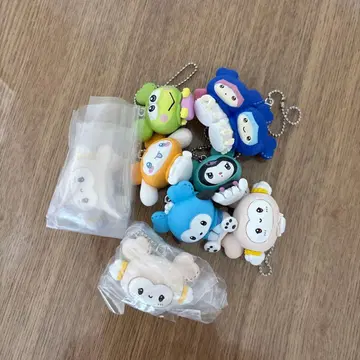 TWICE x 산리오 콜라보 가챠가챠