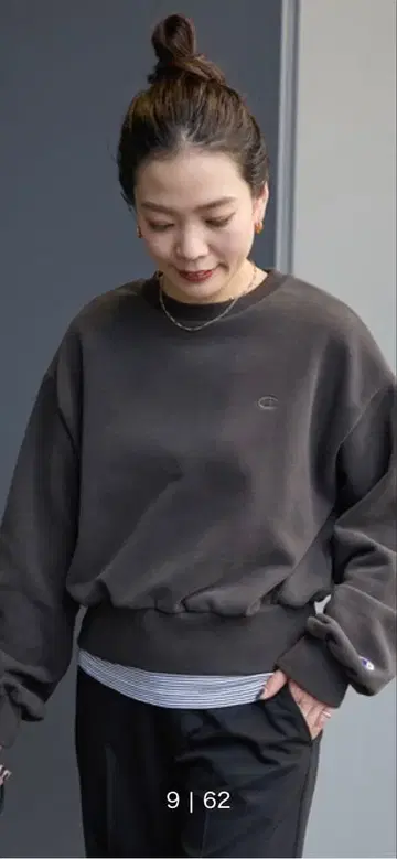 차콜 그레이 맨투맨 상의