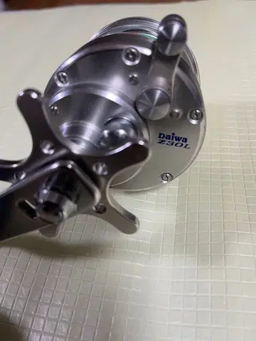 다이와 Z30L 베이트릴 실버/블루 왼쪽 감기
